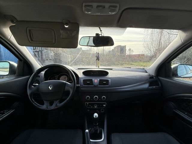 Белый Рено Меган, объемом двигателя 1.5 л и пробегом 363 тыс. км за 5500 $, фото 10 на Automoto.ua