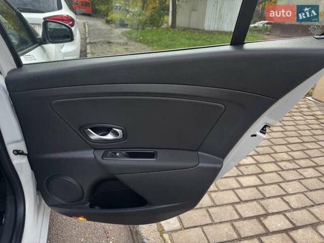 Рено Меган 2010 в Житомире на Automoto.ua Белый Рено Меган, объемом двигателя 1.46 л и пробегом 173 тыс. км за 6700 $, фото 8 на Automoto.ua