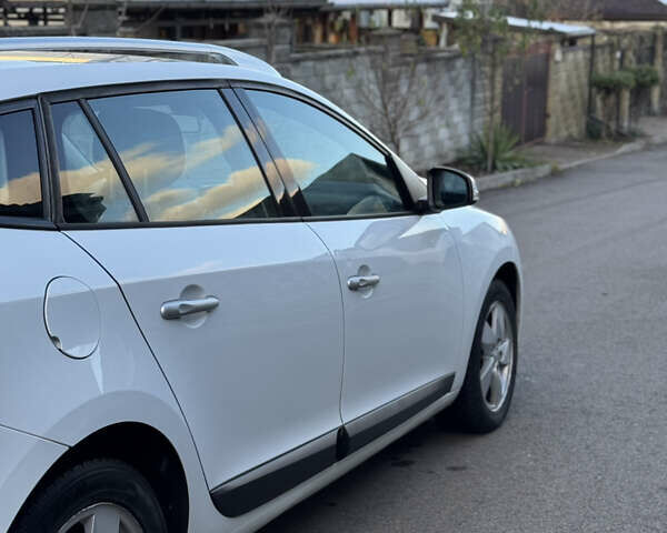 Белый Рено Меган, объемом двигателя 1.46 л и пробегом 298 тыс. км за 6200 $, фото 25 на Automoto.ua