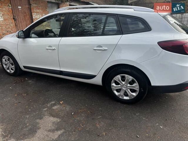 Рено Меган 2010 в Житомире на Automoto.ua Белый Рено Меган, объемом двигателя 1.46 л и пробегом 173 тыс. км за 6700 $, фото 1 на Automoto.ua