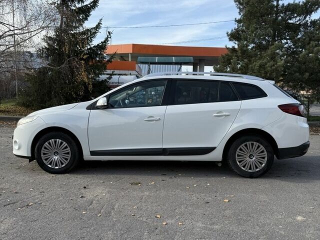 Белый Рено Меган, объемом двигателя 1.5 л и пробегом 363 тыс. км за 5600 $, фото 4 на Automoto.ua