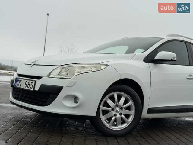 Белый Рено Меган, объемом двигателя 1.6 л и пробегом 211 тыс. км за 6750 $, фото 2 на Automoto.ua