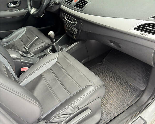 Білий Рено Меган, об'ємом двигуна 1.87 л та пробігом 302 тис. км за 6200 $, фото 23 на Automoto.ua