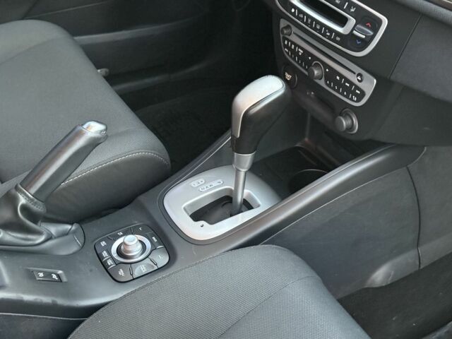 Белый Рено Меган, объемом двигателя 1.5 л и пробегом 243 тыс. км за 7500 $, фото 9 на Automoto.ua