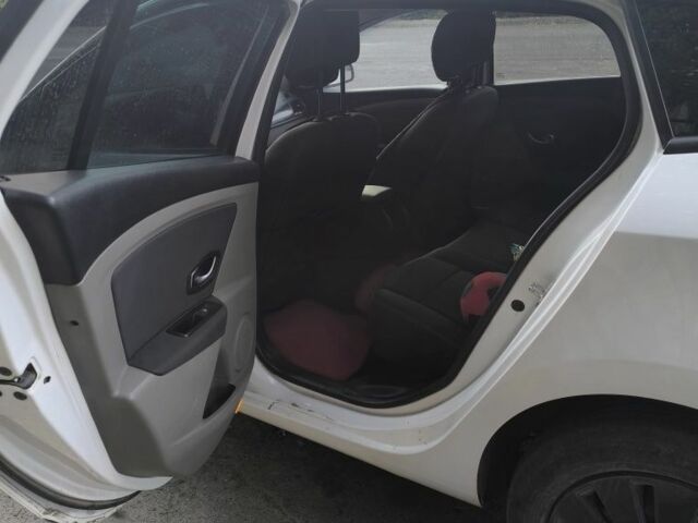 Белый Рено Меган, объемом двигателя 1.5 л и пробегом 269 тыс. км за 7000 $, фото 10 на Automoto.ua