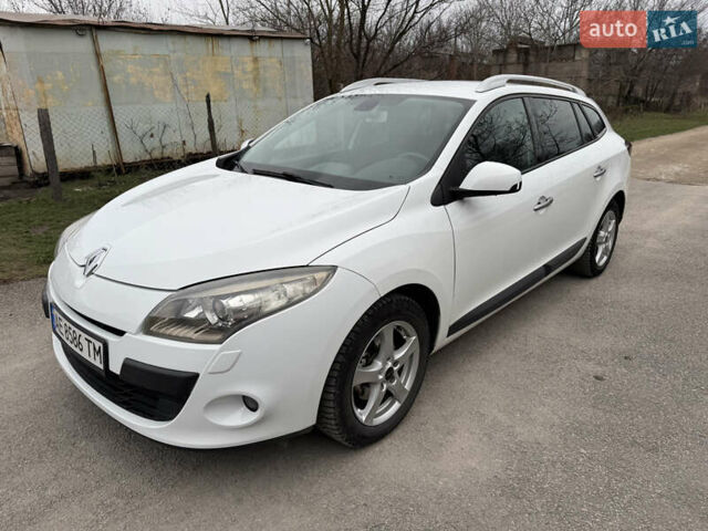 Белый Рено Меган, объемом двигателя 1.39 л и пробегом 207 тыс. км за 7200 $, фото 10 на Automoto.ua