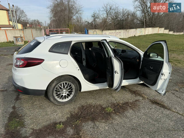 Белый Рено Меган, объемом двигателя 1.46 л и пробегом 299 тыс. км за 6200 $, фото 28 на Automoto.ua