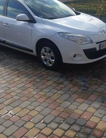 Белый Рено Меган, объемом двигателя 1.5 л и пробегом 197 тыс. км за 7400 $, фото 5 на Automoto.ua