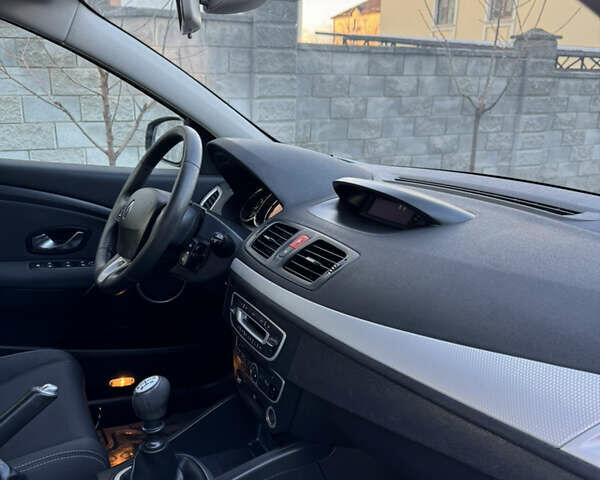 Белый Рено Меган, объемом двигателя 1.46 л и пробегом 298 тыс. км за 6200 $, фото 38 на Automoto.ua