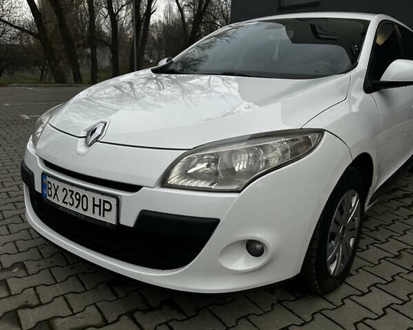 Белый Рено Меган, объемом двигателя 1.46 л и пробегом 289 тыс. км за 6200 $, фото 13 на Automoto.ua