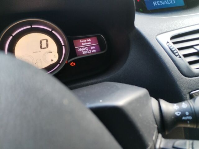 Белый Рено Меган, объемом двигателя 1.5 л и пробегом 236 тыс. км за 5000 $, фото 7 на Automoto.ua