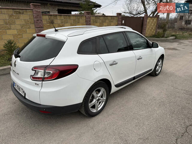 Белый Рено Меган, объемом двигателя 1.39 л и пробегом 207 тыс. км за 7200 $, фото 2 на Automoto.ua