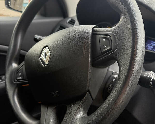 Белый Рено Меган, объемом двигателя 1.6 л и пробегом 211 тыс. км за 7399 $, фото 28 на Automoto.ua