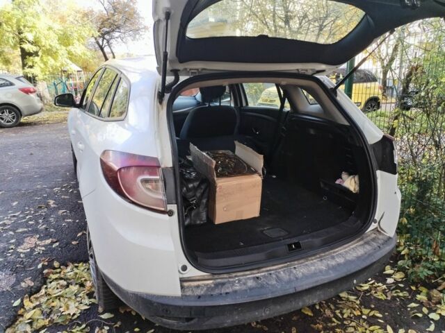 Белый Рено Меган, объемом двигателя 1.5 л и пробегом 236 тыс. км за 5000 $, фото 2 на Automoto.ua