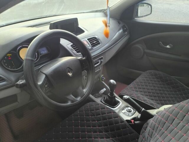 Белый Рено Меган, объемом двигателя 1.5 л и пробегом 269 тыс. км за 7000 $, фото 12 на Automoto.ua