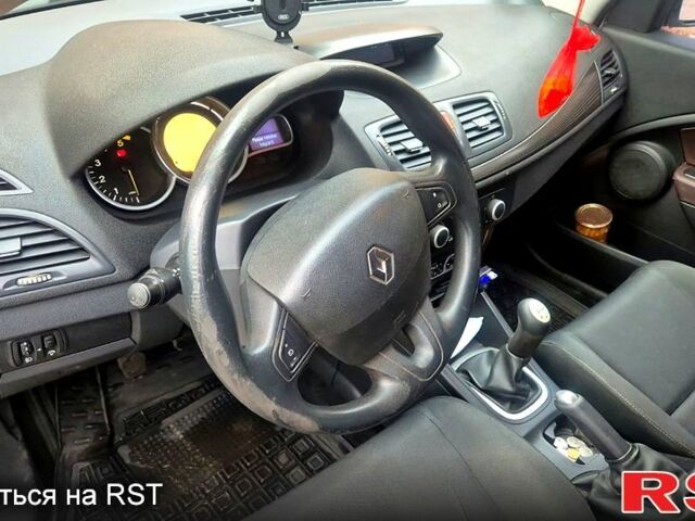 Белый Рено Меган, объемом двигателя 1.5 л и пробегом 200 тыс. км за 6999 $, фото 4 на Automoto.ua