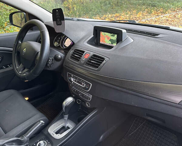 Белый Рено Меган, объемом двигателя 1.5 л и пробегом 257 тыс. км за 5250 $, фото 35 на Automoto.ua