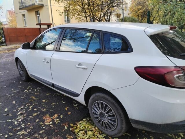 Белый Рено Меган, объемом двигателя 1.5 л и пробегом 236 тыс. км за 5000 $, фото 1 на Automoto.ua