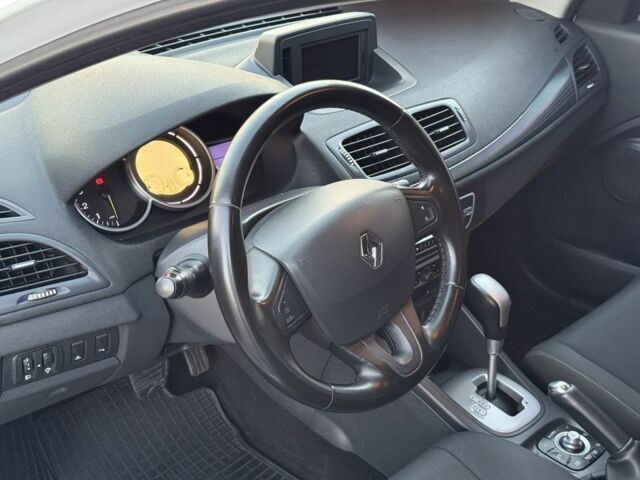 Белый Рено Меган, объемом двигателя 1.5 л и пробегом 243 тыс. км за 7500 $, фото 13 на Automoto.ua