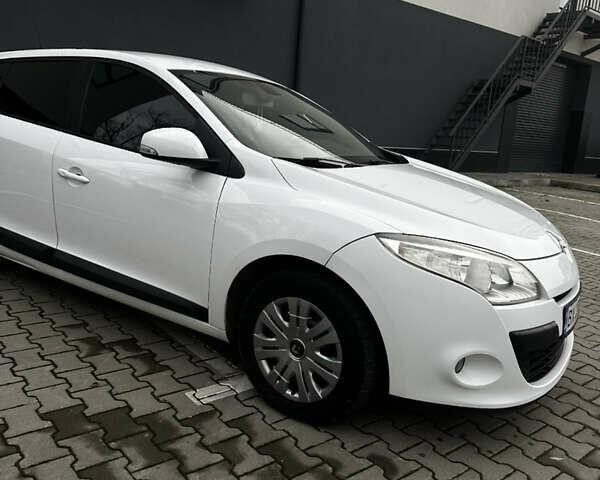 Белый Рено Меган, объемом двигателя 1.46 л и пробегом 289 тыс. км за 6200 $, фото 12 на Automoto.ua