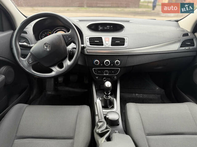 Белый Рено Меган, объемом двигателя 1.6 л и пробегом 211 тыс. км за 7399 $, фото 21 на Automoto.ua