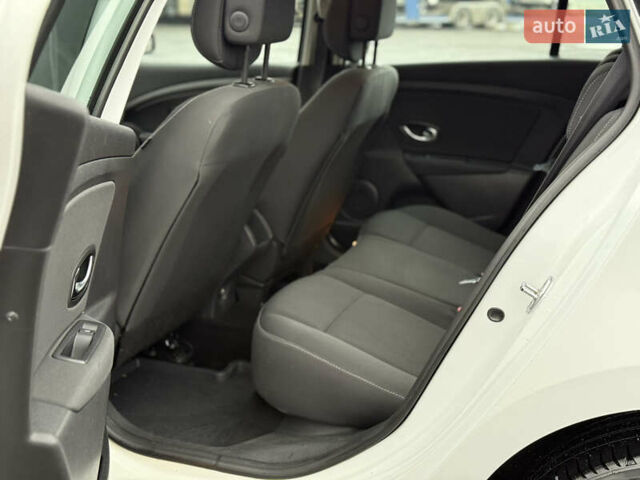 Белый Рено Меган, объемом двигателя 1.6 л и пробегом 211 тыс. км за 6750 $, фото 31 на Automoto.ua