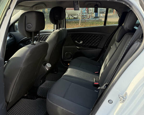 Білий Рено Меган, об'ємом двигуна 1.5 л та пробігом 363 тис. км за 5700 $, фото 10 на Automoto.ua
