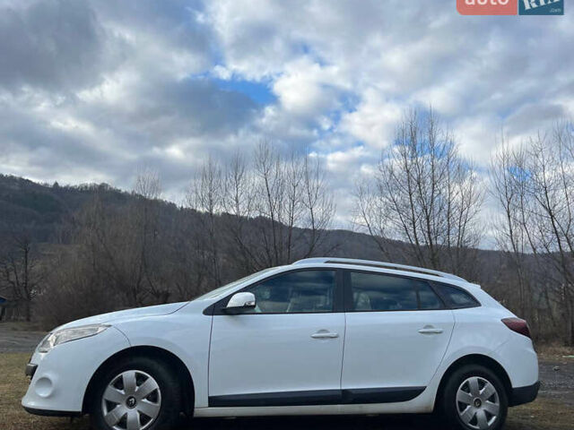 Белый Рено Меган, объемом двигателя 1.4 л и пробегом 226 тыс. км за 6100 $, фото 4 на Automoto.ua