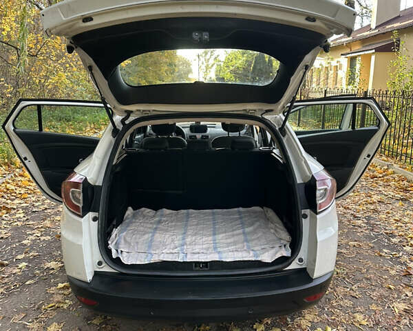 Белый Рено Меган, объемом двигателя 1.5 л и пробегом 257 тыс. км за 5250 $, фото 21 на Automoto.ua