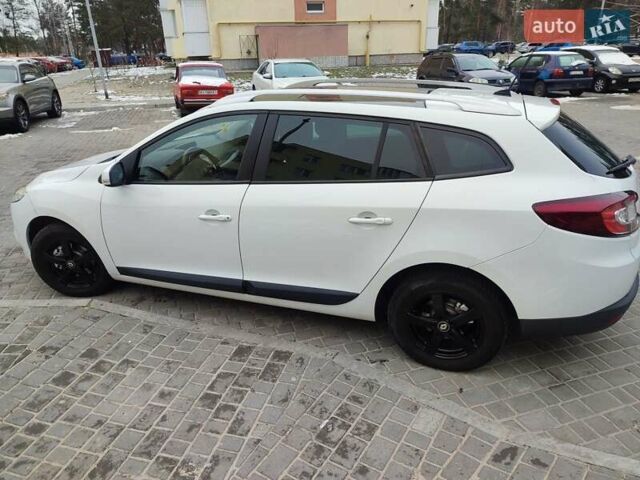 Рено Меган 2010 в Вышгороде на Automoto.ua Белый Рено Меган, объемом двигателя 1.6 л и пробегом 212 тыс. км за 7500 $, фото 1 на Automoto.ua