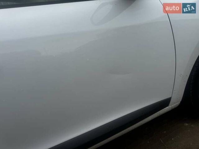 Рено Меган 2010 в Житомире на Automoto.ua Белый Рено Меган, объемом двигателя 1.46 л и пробегом 173 тыс. км за 6700 $, фото 3 на Automoto.ua