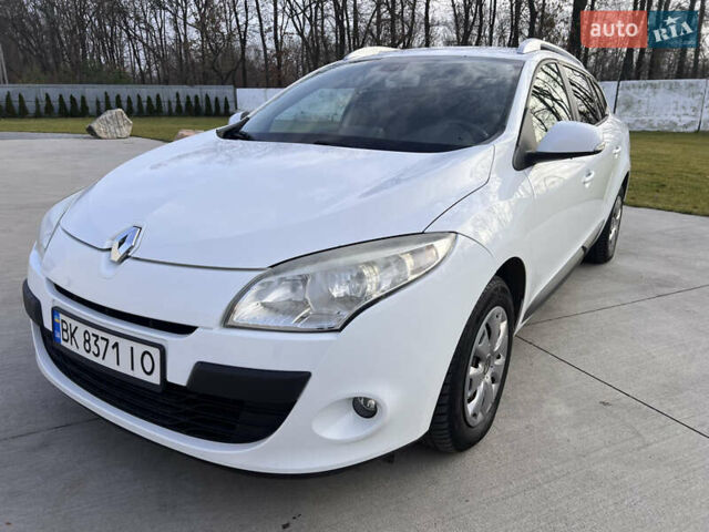 Білий Рено Меган, об'ємом двигуна 1.46 л та пробігом 226 тис. км за 7500 $, фото 1 на Automoto.ua