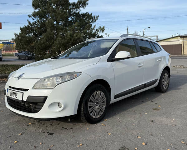 Білий Рено Меган, об'ємом двигуна 1.5 л та пробігом 363 тис. км за 5700 $, фото 2 на Automoto.ua