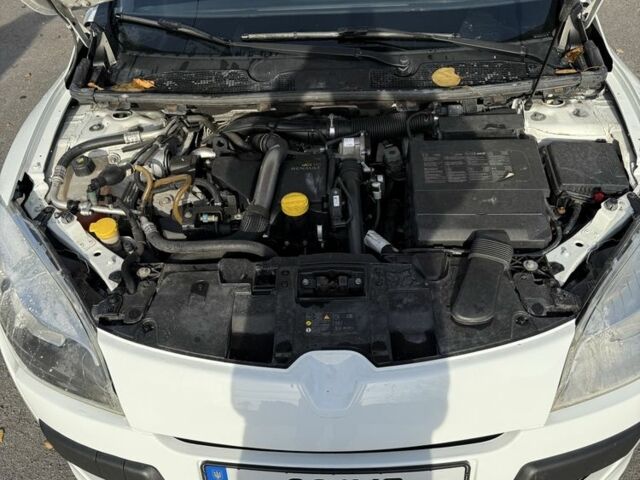 Белый Рено Меган, объемом двигателя 1.5 л и пробегом 363 тыс. км за 5600 $, фото 5 на Automoto.ua