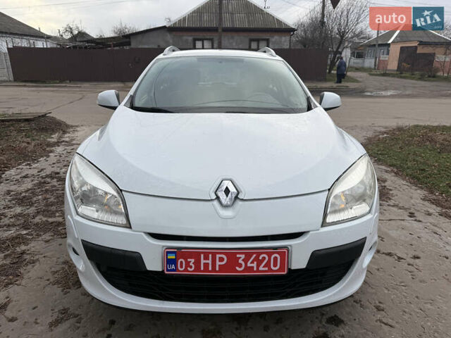 Белый Рено Меган, объемом двигателя 1.6 л и пробегом 211 тыс. км за 7399 $, фото 9 на Automoto.ua