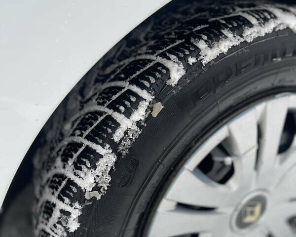 Белый Рено Меган, объемом двигателя 1.46 л и пробегом 289 тыс. км за 5999 $, фото 16 на Automoto.ua