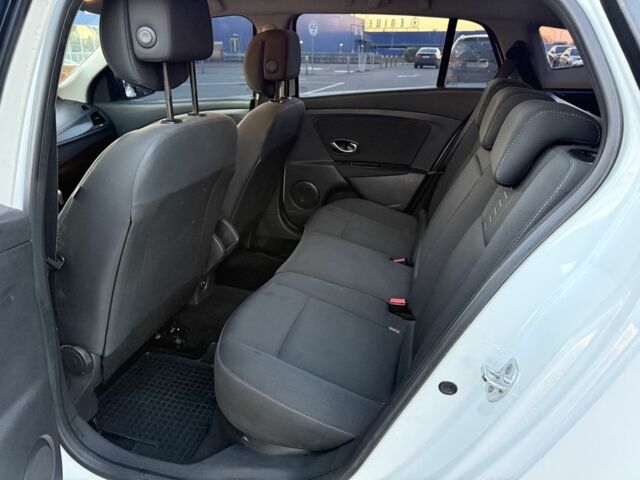 Белый Рено Меган, объемом двигателя 1.5 л и пробегом 243 тыс. км за 7500 $, фото 10 на Automoto.ua