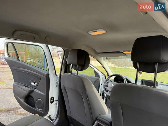 Белый Рено Меган, объемом двигателя 1.46 л и пробегом 299 тыс. км за 6200 $, фото 43 на Automoto.ua