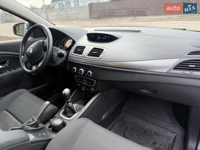 Белый Рено Меган, объемом двигателя 1.6 л и пробегом 211 тыс. км за 7399 $, фото 22 на Automoto.ua