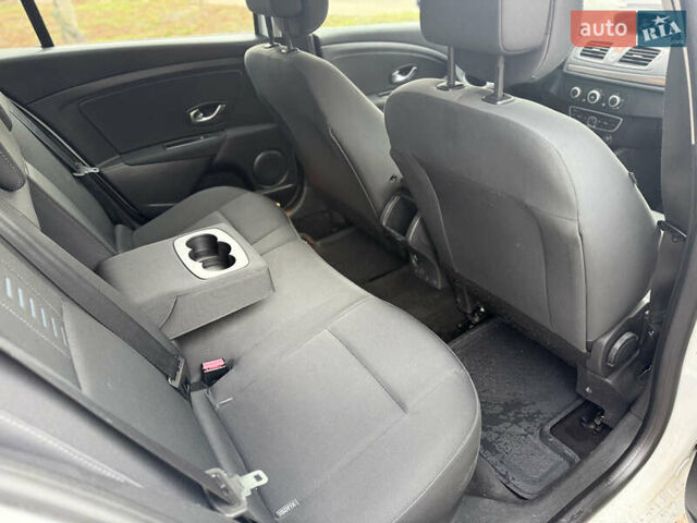 Белый Рено Меган, объемом двигателя 1.6 л и пробегом 211 тыс. км за 7399 $, фото 27 на Automoto.ua