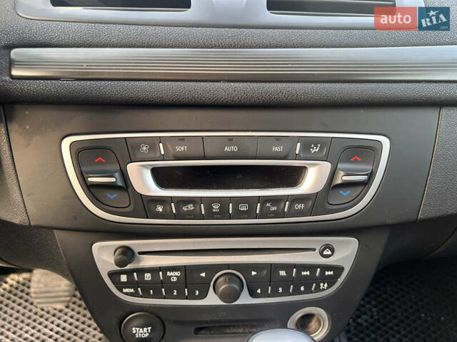 Білий Рено Меган, об'ємом двигуна 1.46 л та пробігом 226 тис. км за 7500 $, фото 19 на Automoto.ua