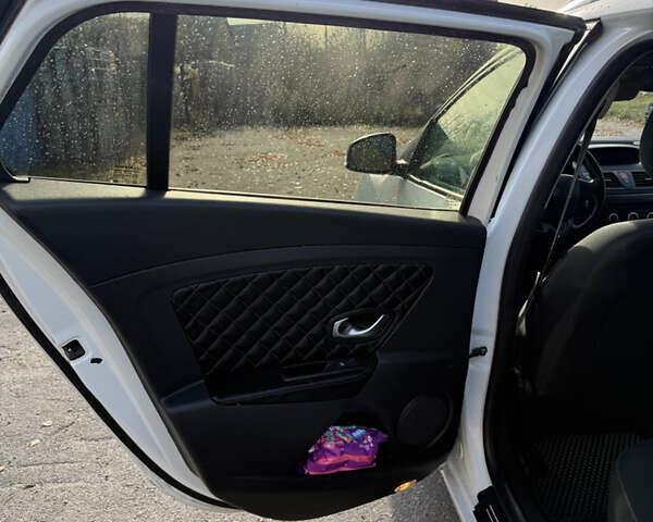 Білий Рено Меган, об'ємом двигуна 1.5 л та пробігом 363 тис. км за 5700 $, фото 11 на Automoto.ua