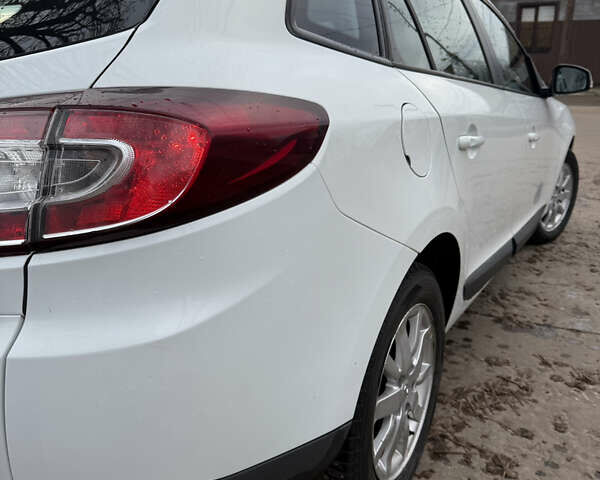 Белый Рено Меган, объемом двигателя 1.6 л и пробегом 211 тыс. км за 7399 $, фото 18 на Automoto.ua