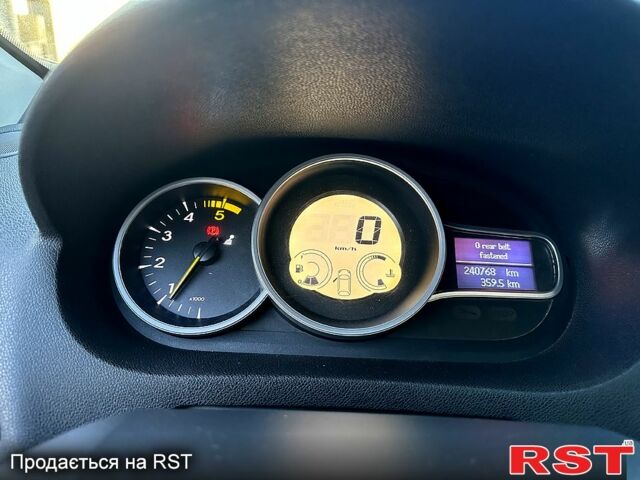 Белый Рено Меган, объемом двигателя 1.5 л и пробегом 240 тыс. км за 7499 $, фото 10 на Automoto.ua