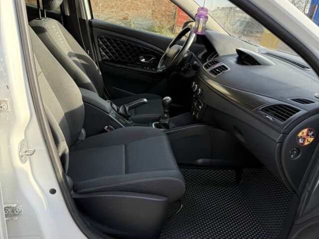 Белый Рено Меган, объемом двигателя 1.5 л и пробегом 363 тыс. км за 5500 $, фото 14 на Automoto.ua