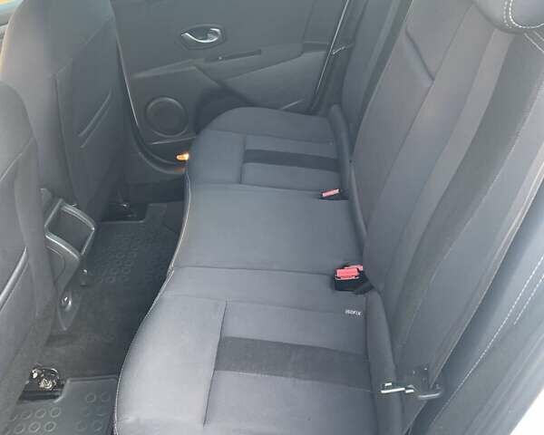 Белый Рено Меган, объемом двигателя 1.46 л и пробегом 210 тыс. км за 6300 $, фото 12 на Automoto.ua