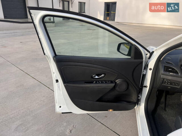 Білий Рено Меган, об'ємом двигуна 1.46 л та пробігом 226 тис. км за 7500 $, фото 11 на Automoto.ua