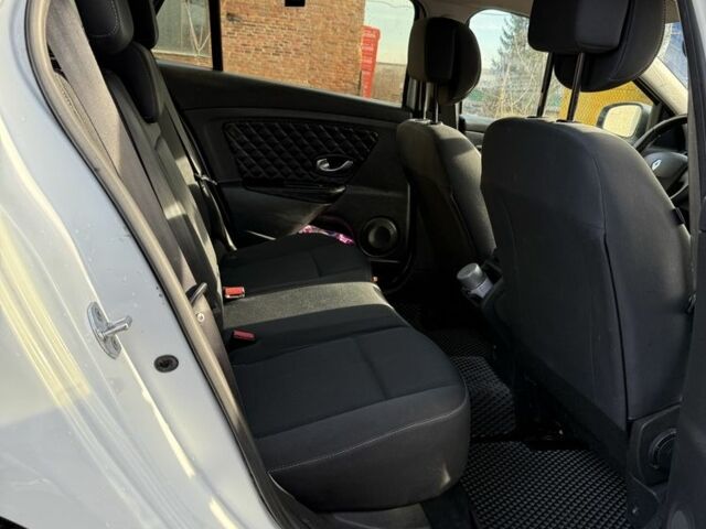 Белый Рено Меган, объемом двигателя 1.5 л и пробегом 363 тыс. км за 5500 $, фото 15 на Automoto.ua