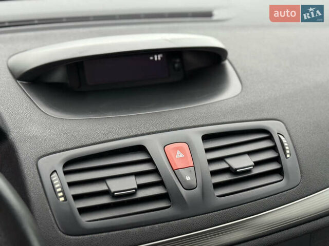 Белый Рено Меган, объемом двигателя 1.6 л и пробегом 211 тыс. км за 6750 $, фото 20 на Automoto.ua