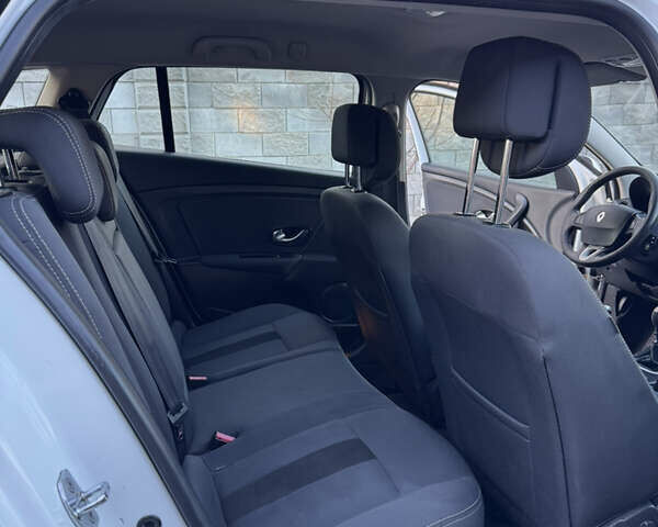 Белый Рено Меган, объемом двигателя 1.46 л и пробегом 298 тыс. км за 6200 $, фото 54 на Automoto.ua